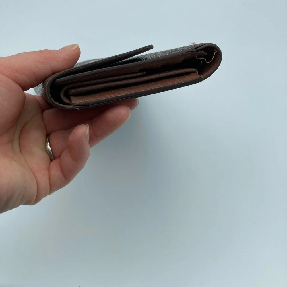 LOUIS VUITTON MONOGRAM INTERNATIONAL WALLET